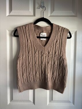 Abercrombie & Fitch Tan Sweater Vest